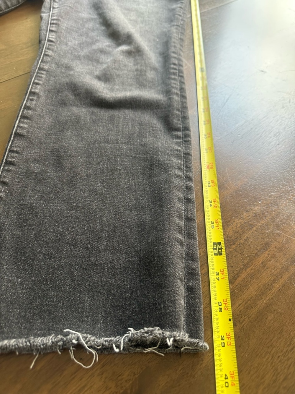 Evereve Women’s The Ever Straight Jeans - Charcoal Gray Distressed Hem Sz 32 - Picture 7 of 8